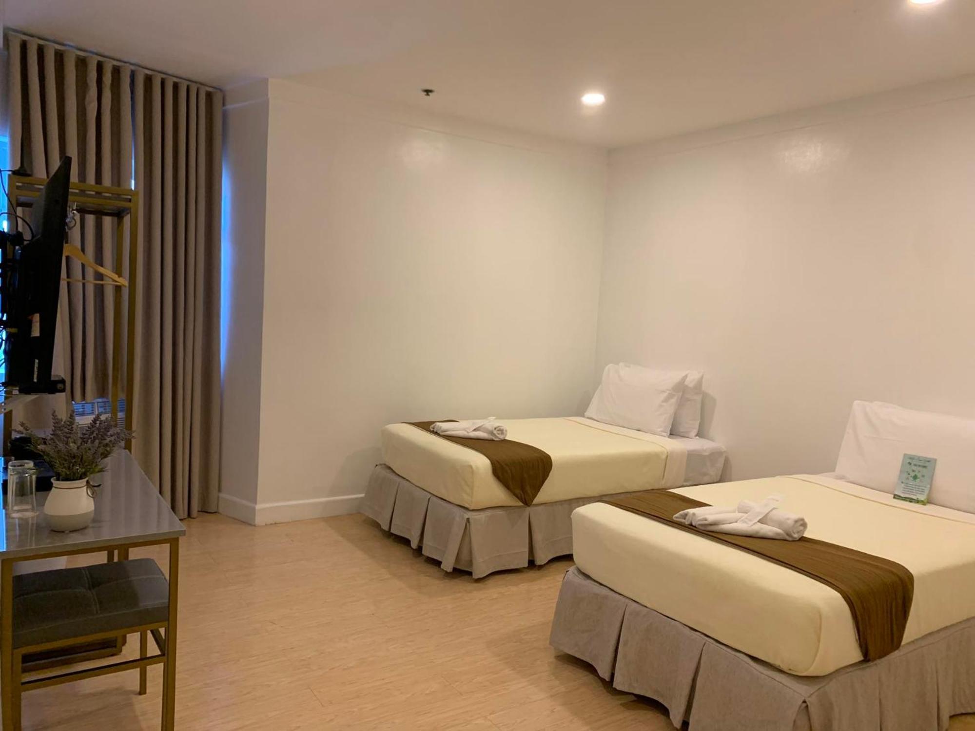 Iloilo Grand Hotel ภายนอก รูปภาพ