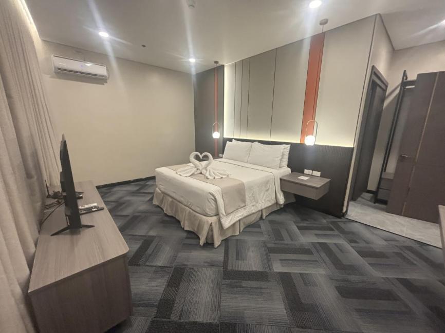 Iloilo Grand Hotel ภายนอก รูปภาพ